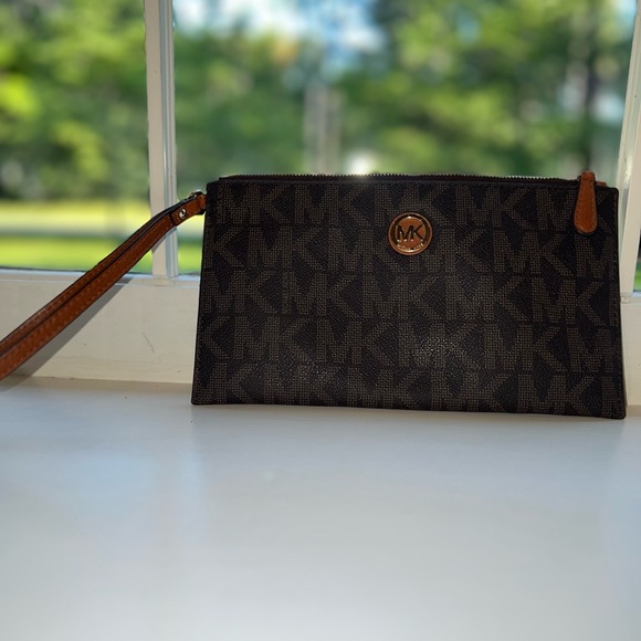 Michael Kors Brown Wristlet - Picture 1 of 7